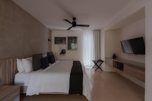 Hotel Nantipa  / Garnier Arquitectos - Interior Photography, Bedroom, Bed, Lighting
