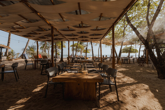 Hotel Nantipa  / Garnier Arquitectos - Interior Photography, Dining room, Wood, Chair