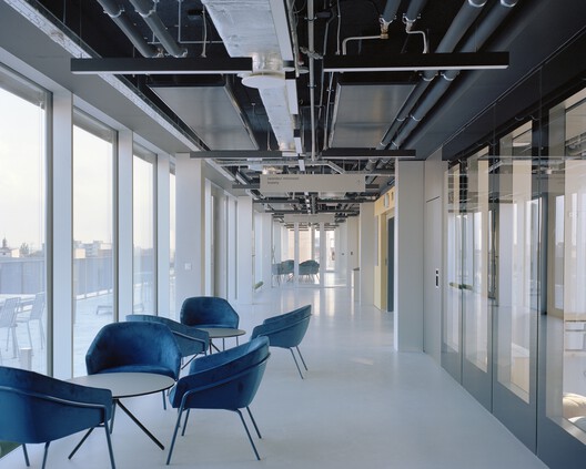 City Hall in Přerov / atelier gram + anagram architecture City Hall in Přerov / atelier gram + anagram architecture - Interior Photography, Glass, Chair