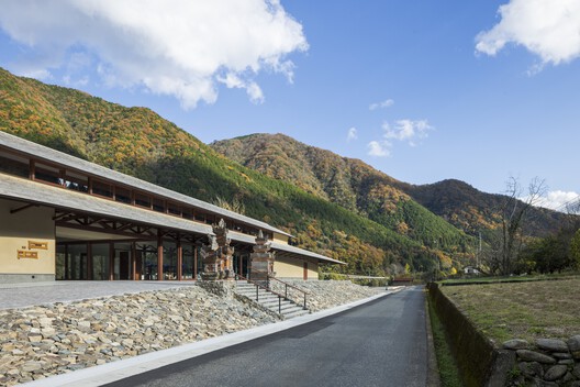 Misato Canoe Boathouse / STUDIO YY Misato Canoe Boathouse / STUDIO YY - Image 10 of 27