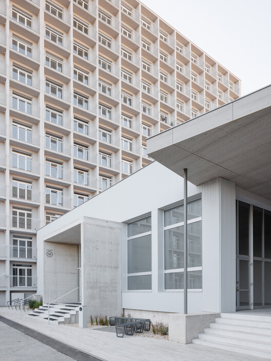 KOSMALT Housing Renovation / Atrium Architekti - Interior Photography, Concrete