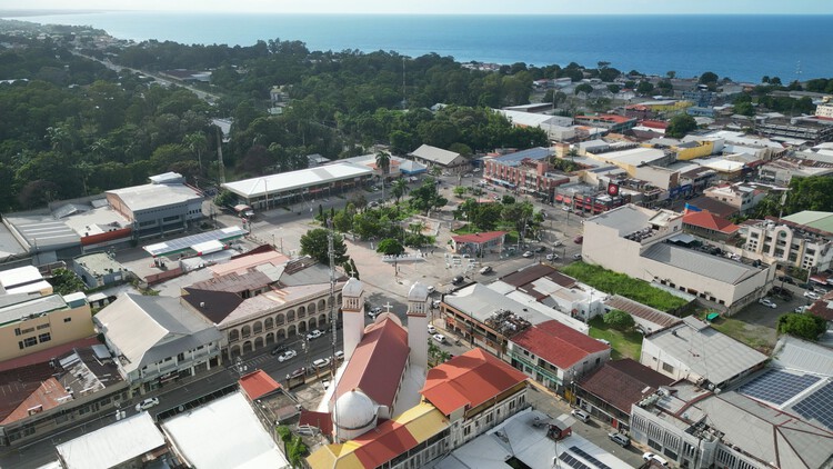 Urbanismo caribeño: de las raíces garífunas a la ciudad de múltiples capas de La Ceiba, Honduras - Imagen 9 de 11