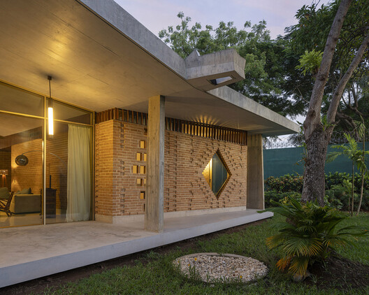 Villa CROCODILE / LOCALARCHITECTURE Villa CROCODILE / LOCALARCHITECTURE - Exterior Photography, Wood