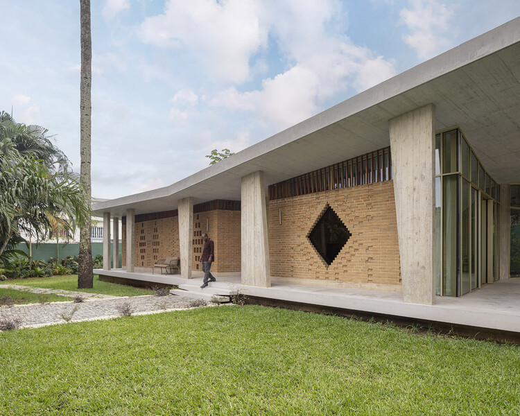 Villa CROCODILE / LOCALARCHITECTURE - Houses