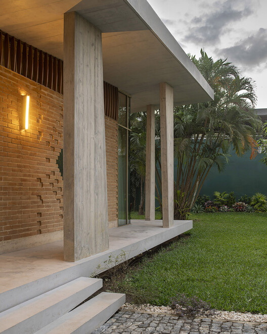 Villa CROCODILE / LOCALARCHITECTURE Villa CROCODILE / LOCALARCHITECTURE - Exterior Photography, Wood, Column