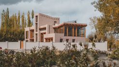 Gulzar’s Residence / Field Architects
