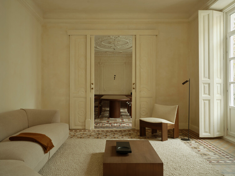 Ciutat Vella Apartment / Balzar Arquitectos - Interior Photography, Apartment Interiors, Door, Lighting