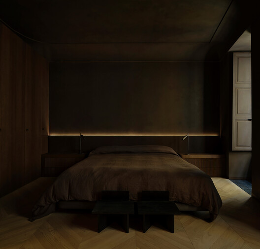 Ciutat Vella Apartment / Balzar Arquitectos Ciutat Vella Apartment / Balzar Arquitectos - Interior Photography, Bedroom, Wood, Lighting, Bed