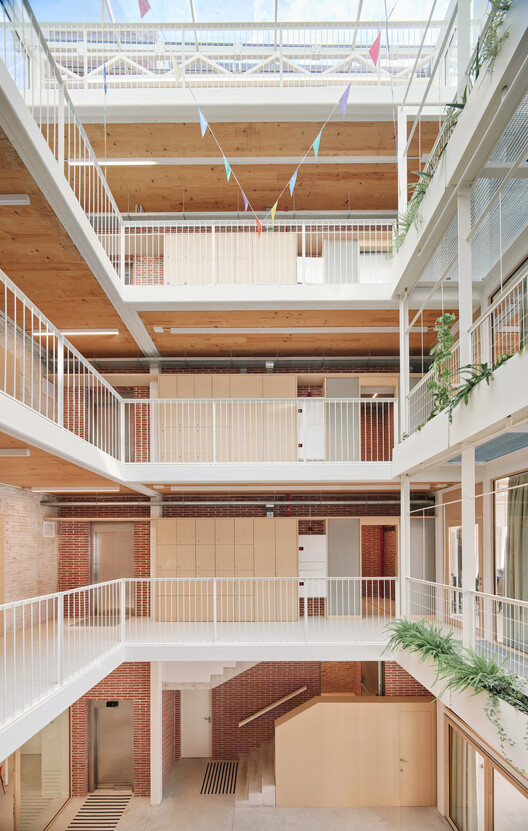 Sants Social Center / LAOS (Xavier Botet + Albert Saboya) Sants Social Center / LAOS (Xavier Botet + Albert Saboya) - Image 17 of 36