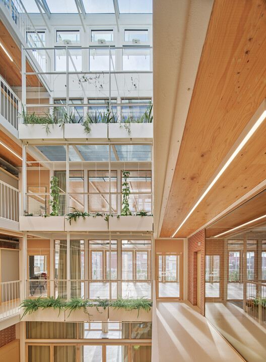 Sants Social Center / LAOS (Xavier Botet + Albert Saboya) Sants Social Center / LAOS (Xavier Botet + Albert Saboya) - Image 13 of 36