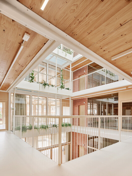 Sants Social Center / LAOS (Xavier Botet + Albert Saboya) Sants Social Center / LAOS (Xavier Botet + Albert Saboya) - Image 18 of 36