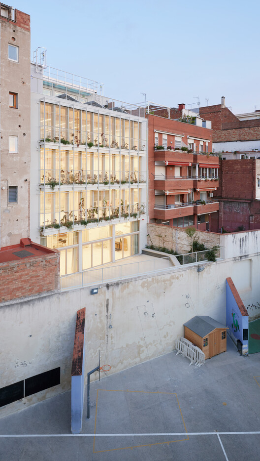 Sants Social Center / LAOS (Xavier Botet + Albert Saboya) Sants Social Center / LAOS (Xavier Botet + Albert Saboya) - Exterior Photography, Balcony
