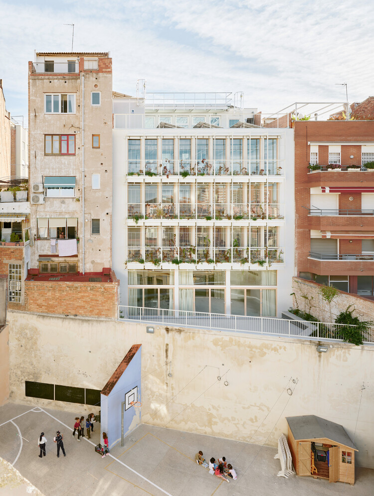 Sants Social Center / LAOS (Xavier Botet + Albert Saboya)
