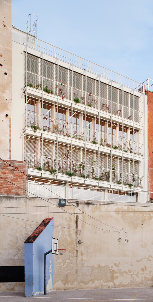 Sants Social Center / LAOS (Xavier Botet + Albert Saboya) Sants Social Center / LAOS (Xavier Botet + Albert Saboya) - Exterior Photography, Balcony