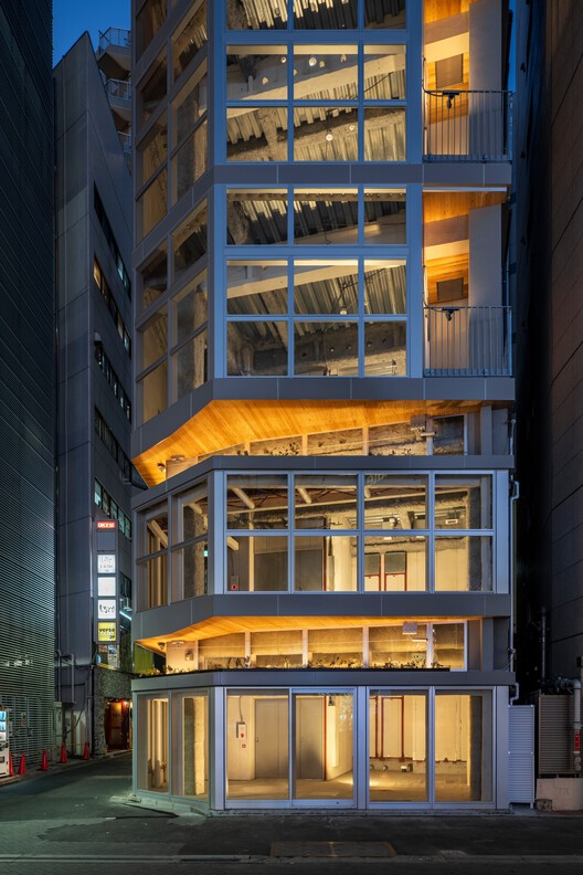 Clerestory Garden at Naka-Ikebukuro Park / KEY OPERATION INC. / ARCHITECTS Clerestory Garden at Naka-Ikebukuro Park / KEY OPERATION INC. / ARCHITECTS - Interior Photography, Glass, Balcony