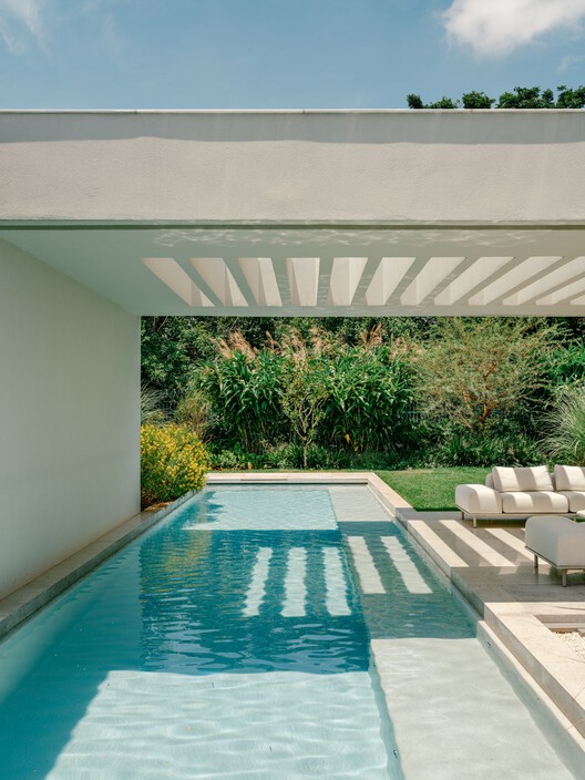 SJC House / Felipe Hess Arquitetos SJC House / Felipe Hess Arquitetos - Exterior Photography, Garden, Courtyard, Patio