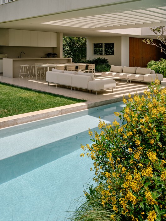 SJC House / Felipe Hess Arquitetos SJC House / Felipe Hess Arquitetos - Exterior Photography, Garden, Concrete, Courtyard, Patio