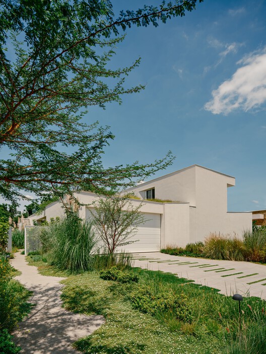 SJC House / Felipe Hess Arquitetos SJC House / Felipe Hess Arquitetos - Exterior Photography, Garden