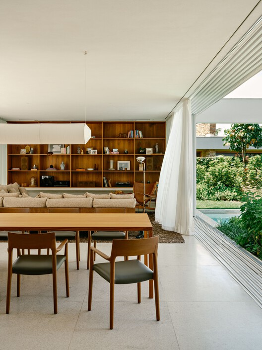 SJC House / Felipe Hess Arquitetos SJC House / Felipe Hess Arquitetos - Interior Photography, Wood, Table, Sofa, Chair