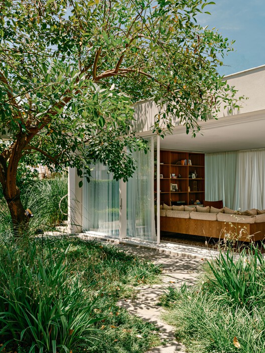 SJC House / Felipe Hess Arquitetos SJC House / Felipe Hess Arquitetos - Exterior Photography, Garden, Chair, Patio