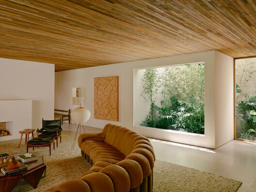 Jacarezinho II House / Felipe Hess Arquitetos Jacarezinho II House / Felipe Hess Arquitetos - Interior Photography, Living Room, Wood, Lighting, Chair