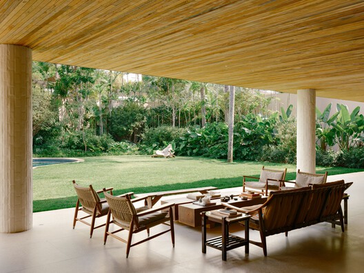 Jacarezinho II House / Felipe Hess Arquitetos Jacarezinho II House / Felipe Hess Arquitetos - Interior Photography, Dining room, Wood, Chair