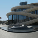Paul Clemence Captures Heatherwick Studio's West Bund Orbit Along Shanghai's Huangpu River - Imagem 3 de 4