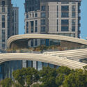 Paul Clemence Captures Heatherwick Studio's West Bund Orbit Along Shanghai's Huangpu River - Imagem 1 de 4