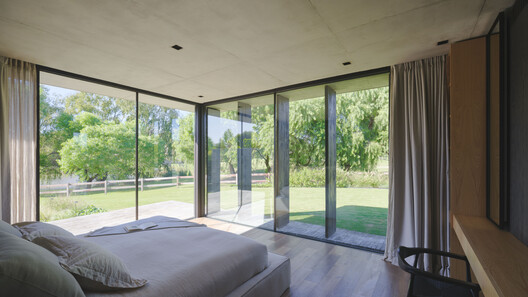 Courtyard House / Estudio Simbiosis - Interior Photography, Bedroom, Wood, Door