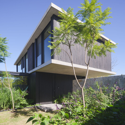 Courtyard House / Estudio Simbiosis - Exterior Photography