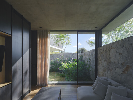 Courtyard House / Estudio Simbiosis - Interior Photography, Concrete