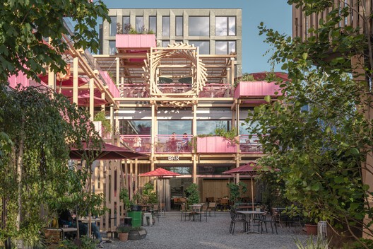 Remise Rosa Complex / Hello Wood Remise Rosa Complex / Hello Wood - Exterior Photography, Balcony