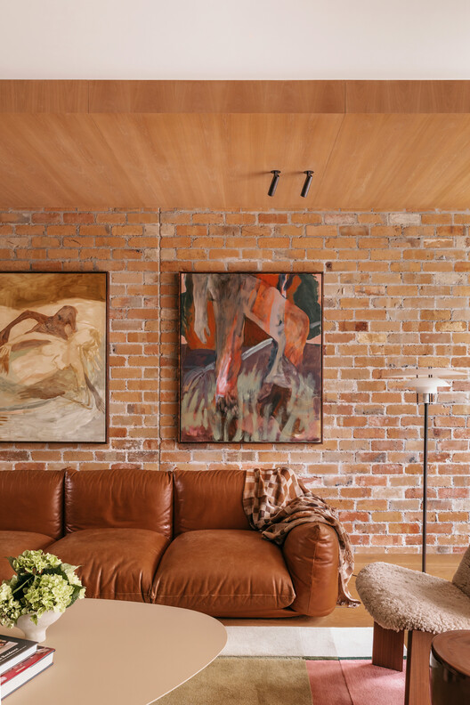 The Gentle House / the Stylesmiths The Gentle House / the Stylesmiths - Interior Photography, Sofa, Wood, Brick, Table, Lighting