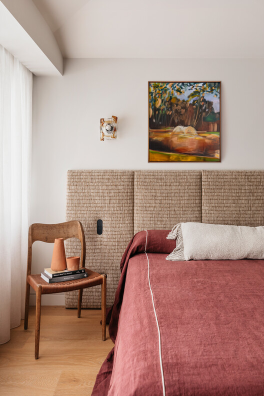 The Gentle House / the Stylesmiths The Gentle House / the Stylesmiths - Interior Photography, Bedroom, Bed, Wood, Lighting