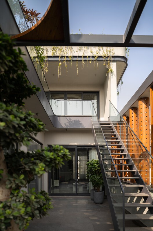 The Art House / Spaces Architects@ka The Art House / Spaces Architects@ka - Exterior Photography, Balcony, Handrail, Courtyard