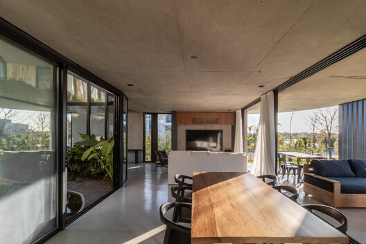 Casa GP / AtelierM - Fotografía interior, Comedor, Sillas, Balcón