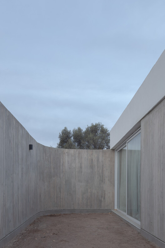 CCE House / ONA - Oficina Nómada de Arquitectura CCE House / ONA - Oficina Nómada de Arquitectura - Exterior Photography, Concrete