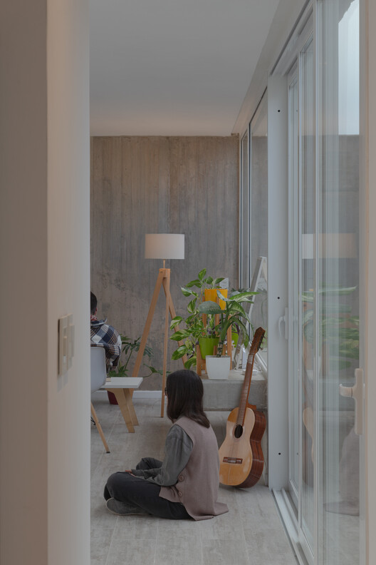 CCE House / ONA - Oficina Nómada de Arquitectura CCE House / ONA - Oficina Nómada de Arquitectura - Interior Photography, Wood, Glass, Chair