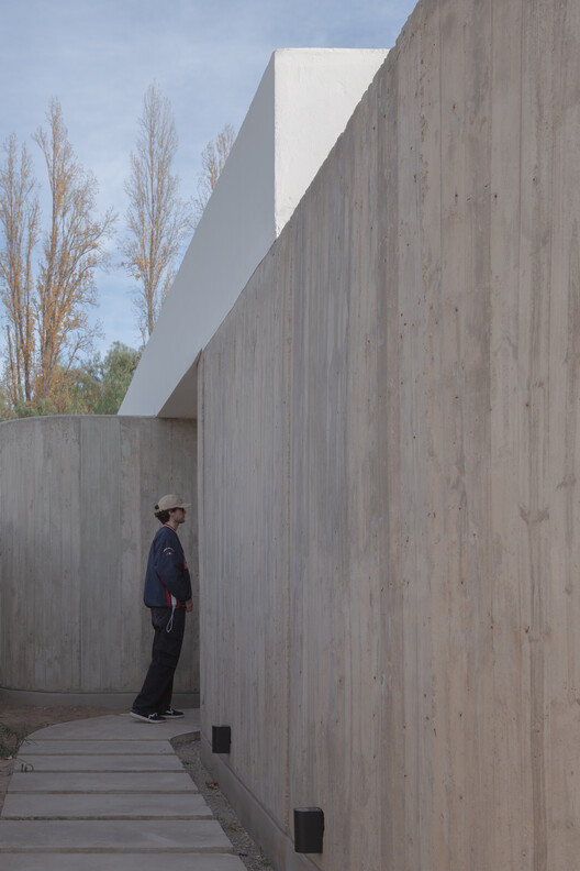 CCE House / ONA - Oficina Nómada de Arquitectura CCE House / ONA - Oficina Nómada de Arquitectura - Exterior Photography, Wood, Concrete