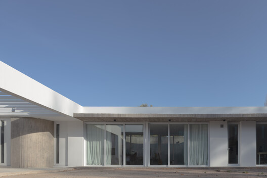 CCE House / ONA - Oficina Nómada de Arquitectura CCE House / ONA - Oficina Nómada de Arquitectura - Exterior Photography, Concrete
