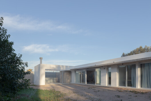 CCE House / ONA - Oficina Nómada de Arquitectura CCE House / ONA - Oficina Nómada de Arquitectura - Exterior Photography, Concrete