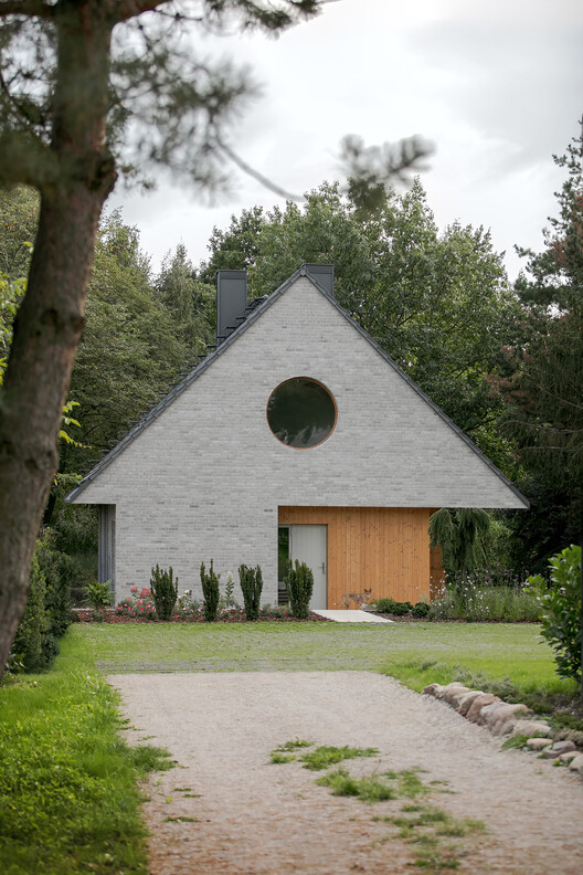 Elementary House / YUMI Architekci Elementary House / YUMI Architekci - Exterior Photography, Wood, Garden