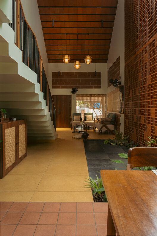 Antara Residence / Ark Architecture Studio Antara Residence / Ark Architecture Studio - Interior Photography, Wood, Lighting, Chair, Beam