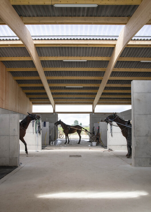 Stable / Carmen Maurice Architecture - Interior Photography, Beam