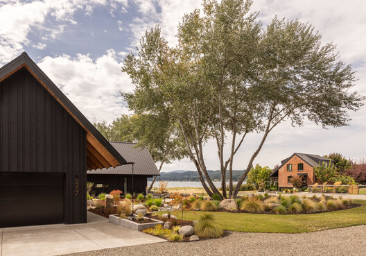 Dyes Inlet House / SHED Architecture & Design Dyes Inlet House / SHED Architecture & Design - Exterior Photography, Garden