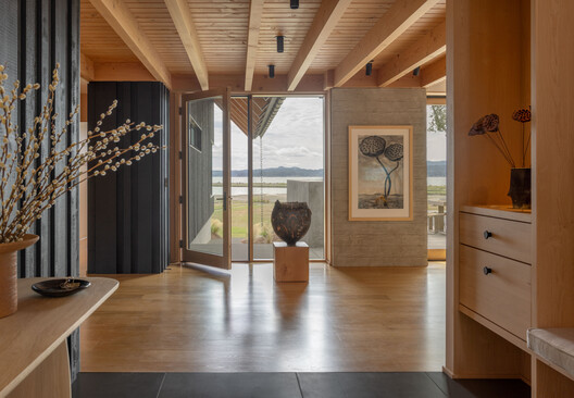 Dyes Inlet House / SHED Architecture & Design Dyes Inlet House / SHED Architecture & Design - Interior Photography, Wood, Beam