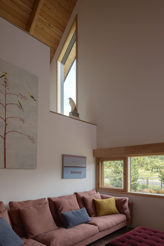 Dyes Inlet House / SHED Architecture & Design Dyes Inlet House / SHED Architecture & Design - Interior Photography, Living Room, Wood, Sofa, Lighting