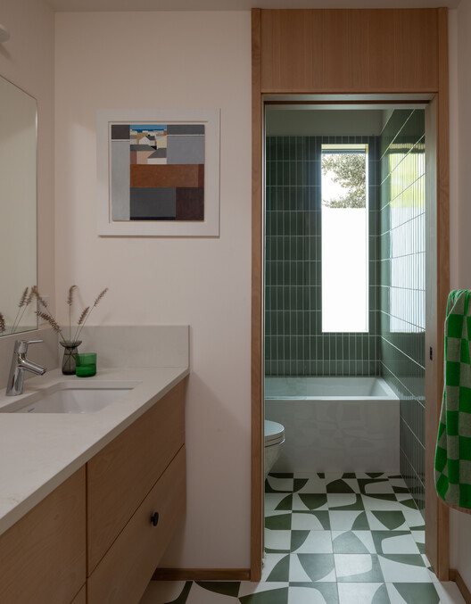 Dyes Inlet House / SHED Architecture & Design Dyes Inlet House / SHED Architecture & Design - Interior Photography, Bathroom, Toilet, Sink