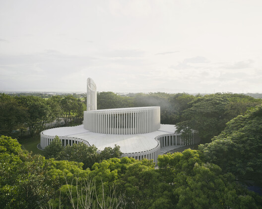 Santuario De La Salle / CAZA Architects