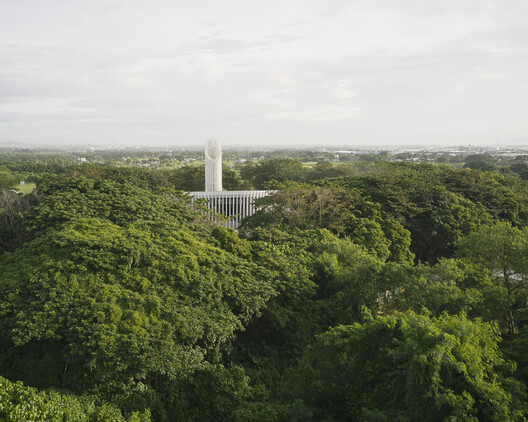 Santuario De La Salle / CAZA Architects Santuario De La Salle / CAZA Architects - Image 7 of 37